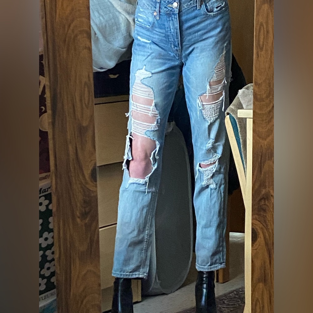 American Eagle Distressed Blue Jeans